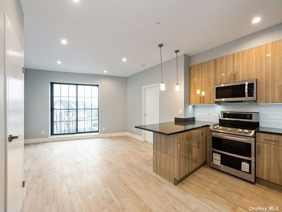 2nd image of 104-22 Astoria Blvd Unit 3R