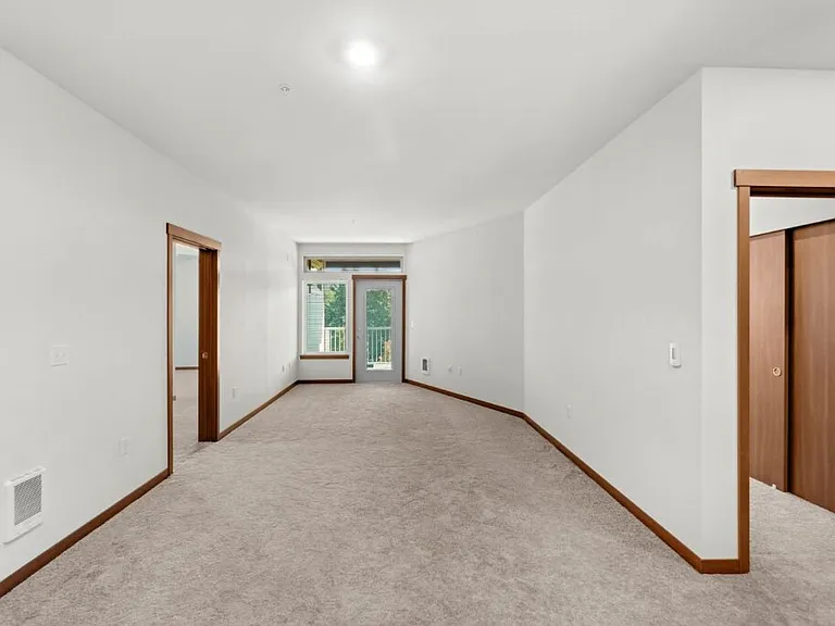 Latitude 47 — Photo 14