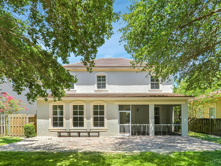 112 Dunmore Dr — Photo 1