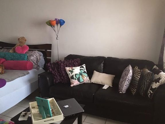 Liv Rm