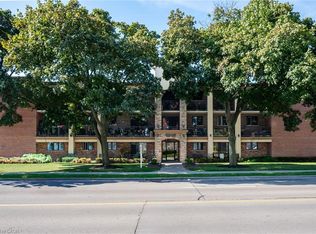 1212 Fennell Ave E #303, Hamilton, ON L8T1T2