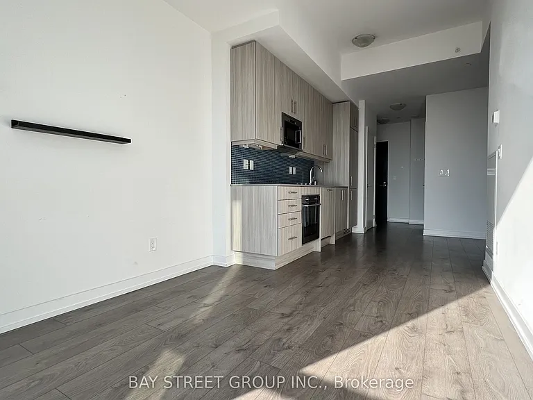297 College St #1012 — Photo 4