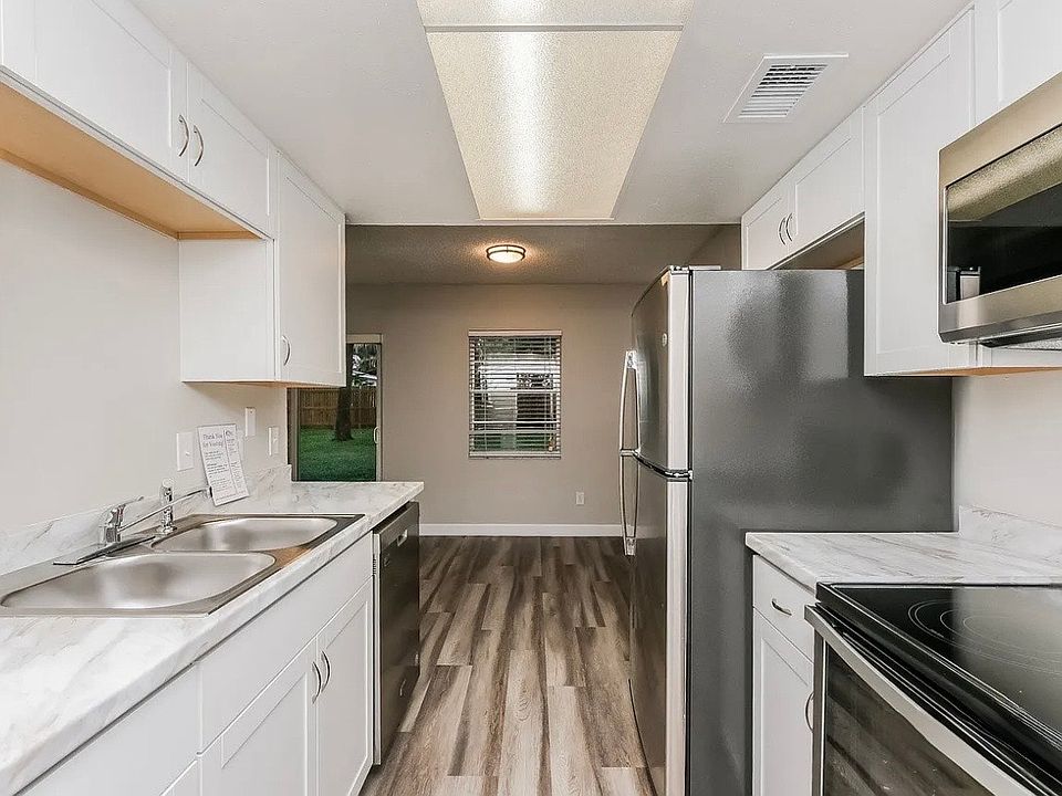 1st image of 3684 Woodhill Dr