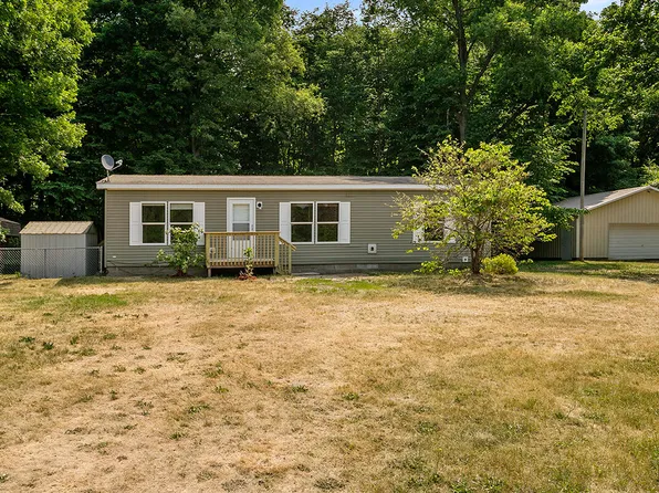 5778 Maple Hill Rd, Howard City, MI 49329