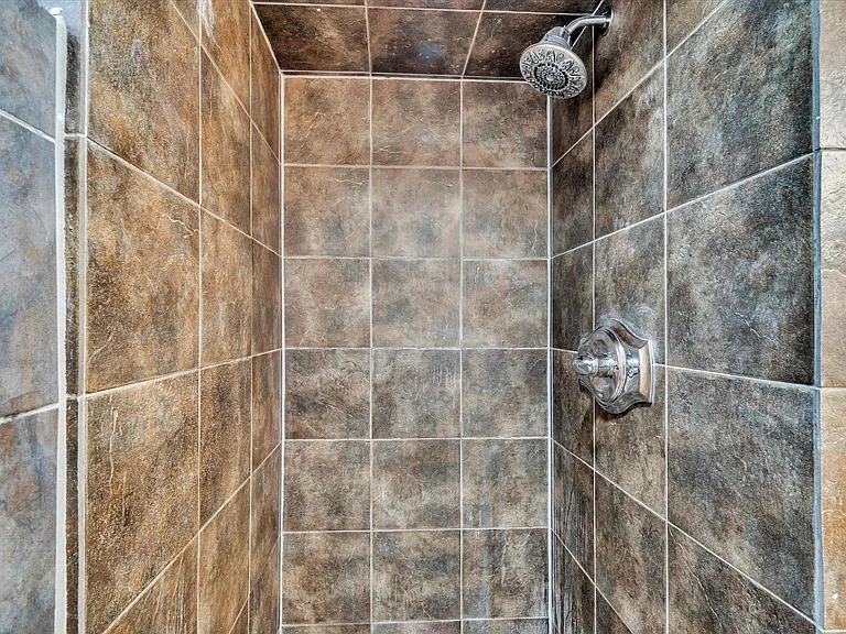 1002 Chillum Rd — Photo 6