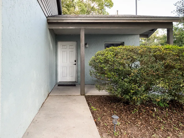 825 SW 2nd Ter — Photo 8