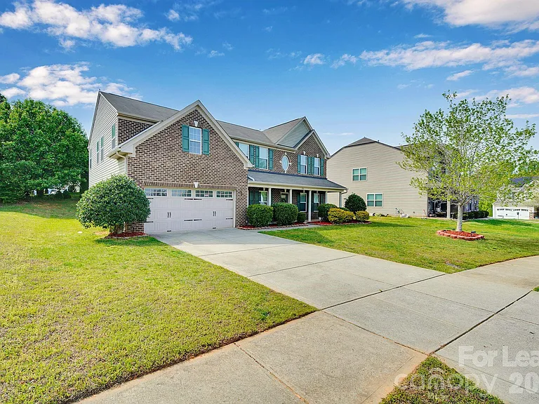 106 Ashton Dr — Photo 2