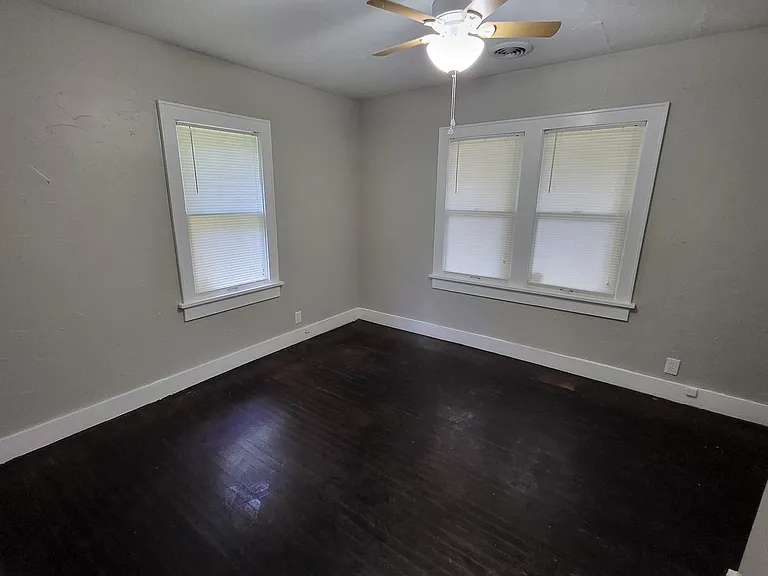 500 N Jackson Ave — Photo 6