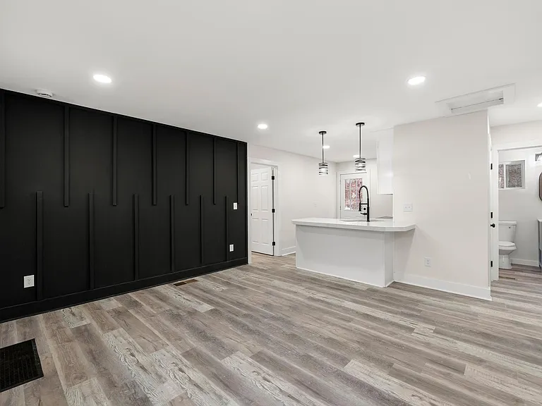 2425 Clarissa Dr NW — Photo 3