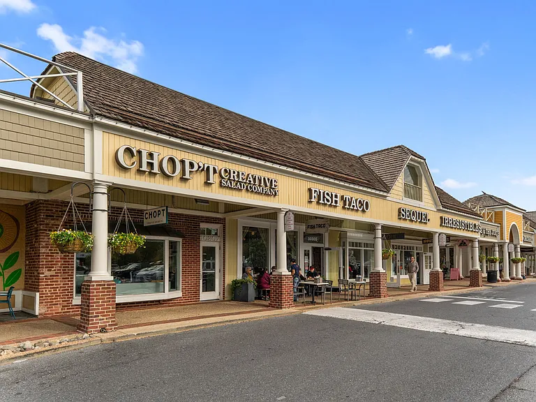 Fish Taco and other restaurants just 5 minutes away in Wildwood Shopping Center