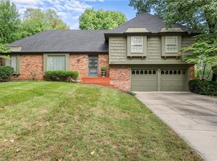 12818 Oakmont Dr, Kansas City, MO 64145