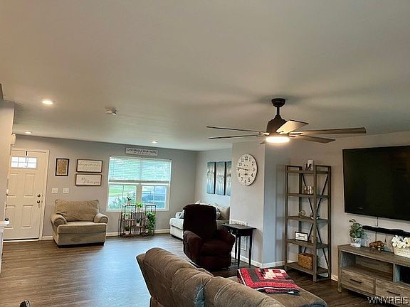5th image of 75 Florence Ln