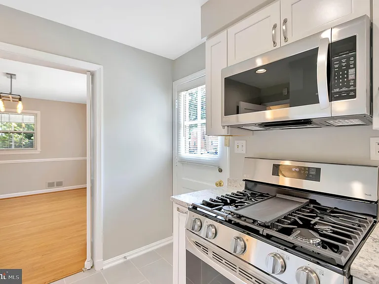 970 N Quintana St — Photo 14