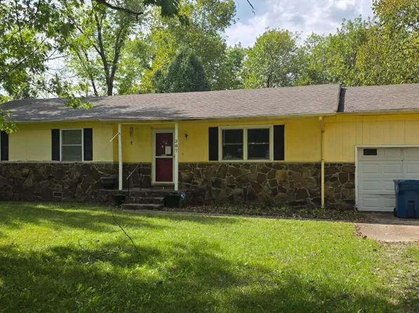 307 S 3rd St, Wyandotte, OK 74370