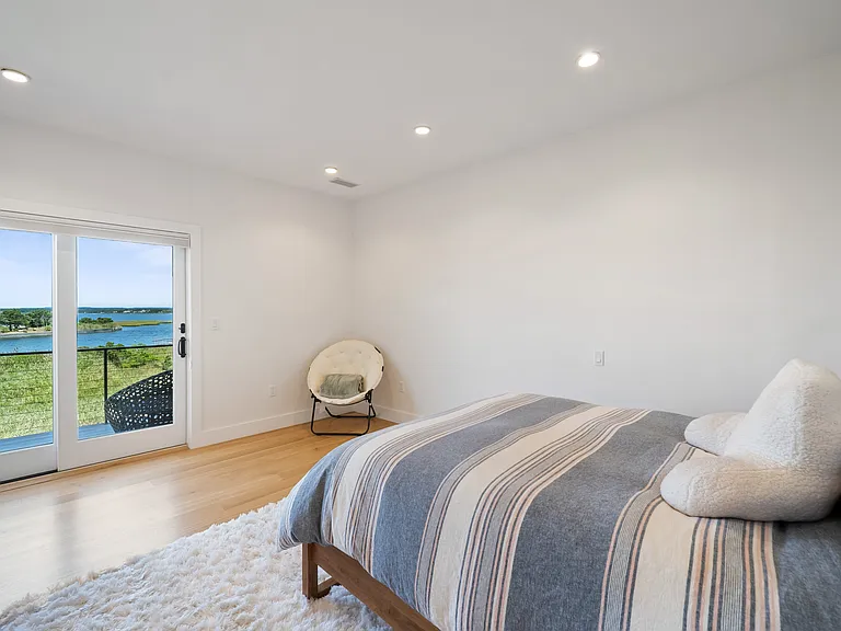 102 Dune Rd — Photo 20