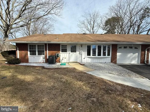 912 B Dumbarton Dr, Lakewood, NJ 08701