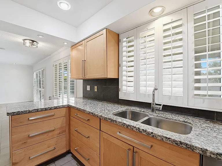 2051 E Hermosa Dr — Photo 15