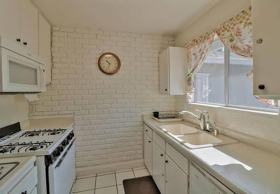 4th image of 2539 Amaryl Ct #1