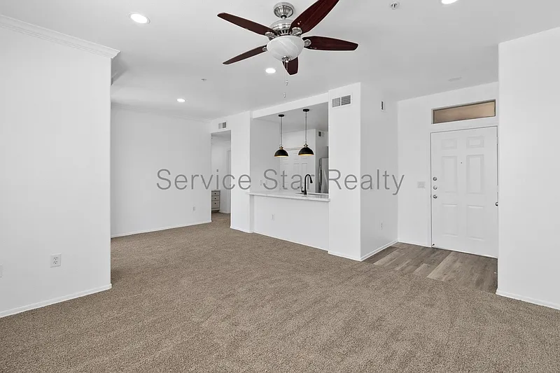 1 bed, 1.0 bath, 798 sqft, $1,624 — Photo 3