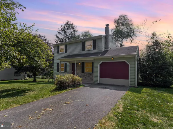328 Sun Valley Dr, Leola, PA 17540