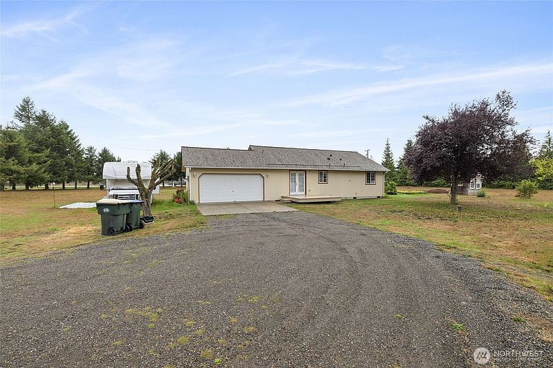 2nd image of 5423 180th Avenue SW