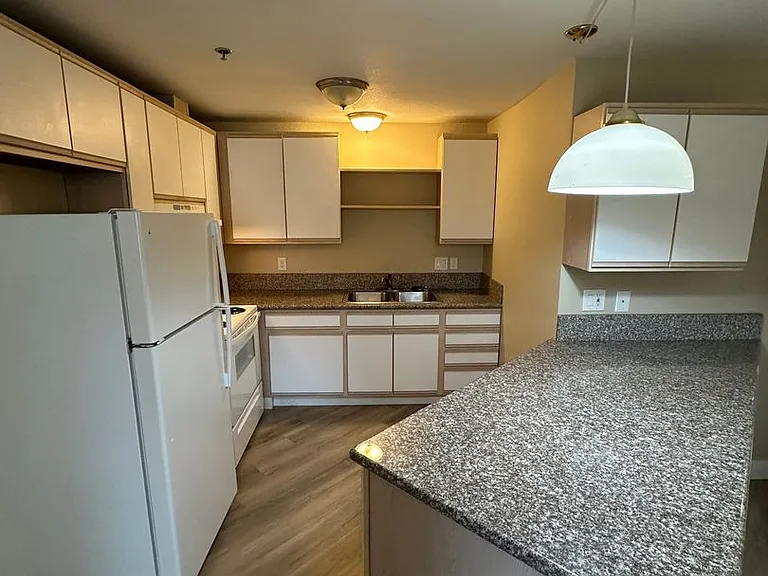 121 NW 21st St #23 — Photo 6