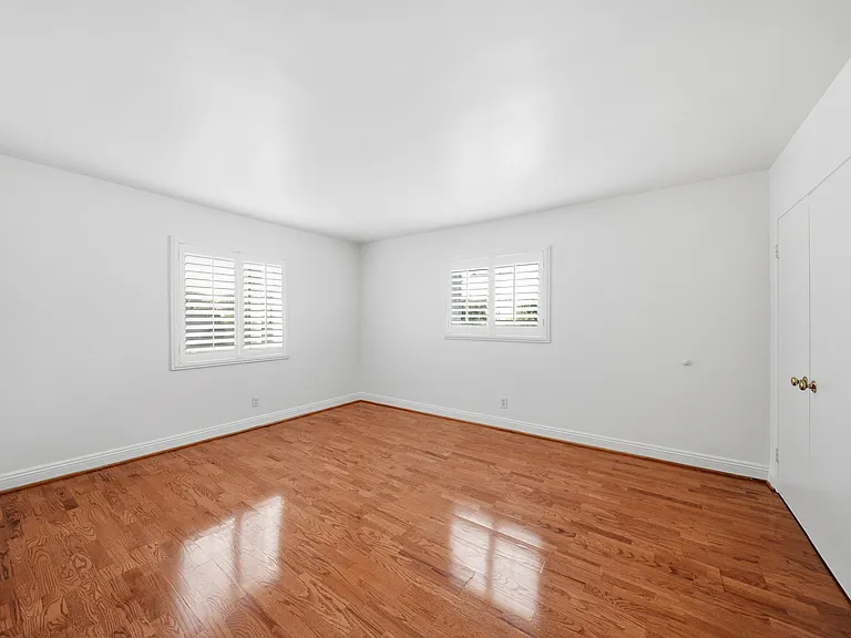 148 S Reeves Dr #8 — Photo 11