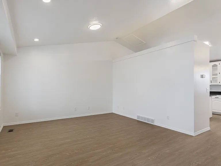 867 N 450 W — Photo 20