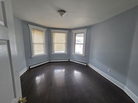 4th image of 68 Sanford St Floor 1