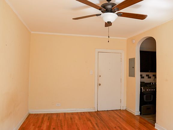 3rd image of 6956 N Ashland Blvd APT 207
