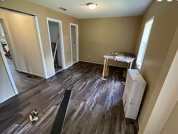 3rd image of 1107 S Range St