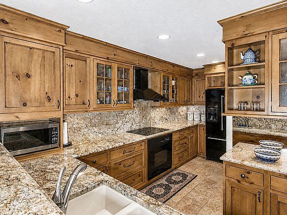 5th image of 475 Lakeshore Blvd #29