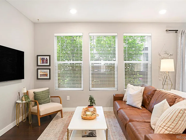 209 W Jamison Ct — Photo 8