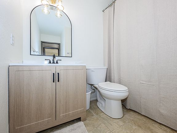 4th image of 785 E Country Club Dr