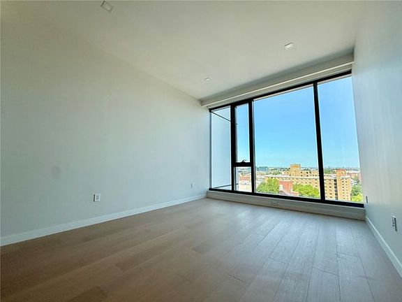 5th image of 35-32 Leavitt St #10I