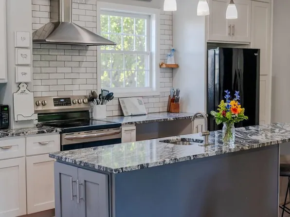 71 Vinton Ave, Cranston, RI 02920