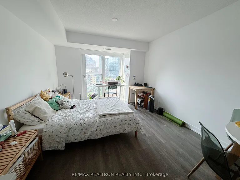 219 Dundas St E #1510 — Photo 3