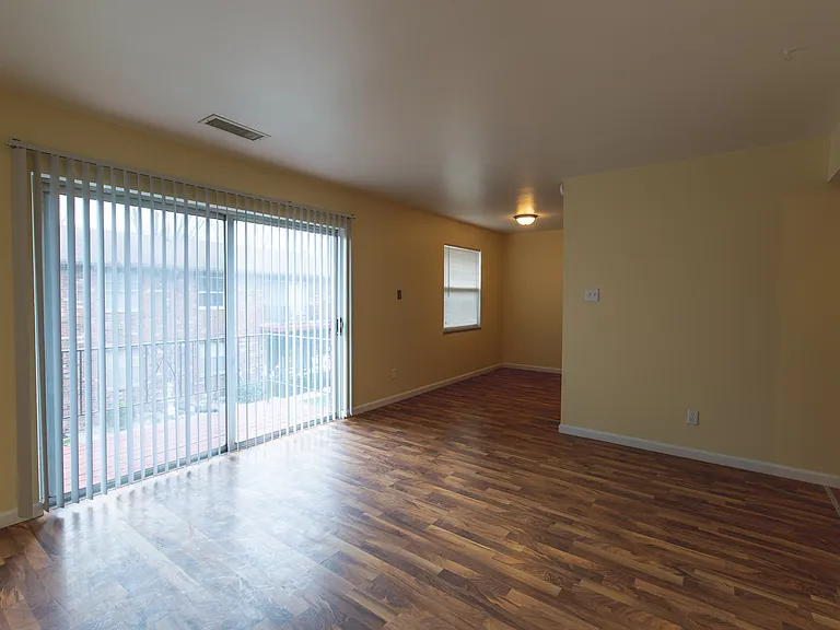 215 W Troy Ave #215C — Photo 2