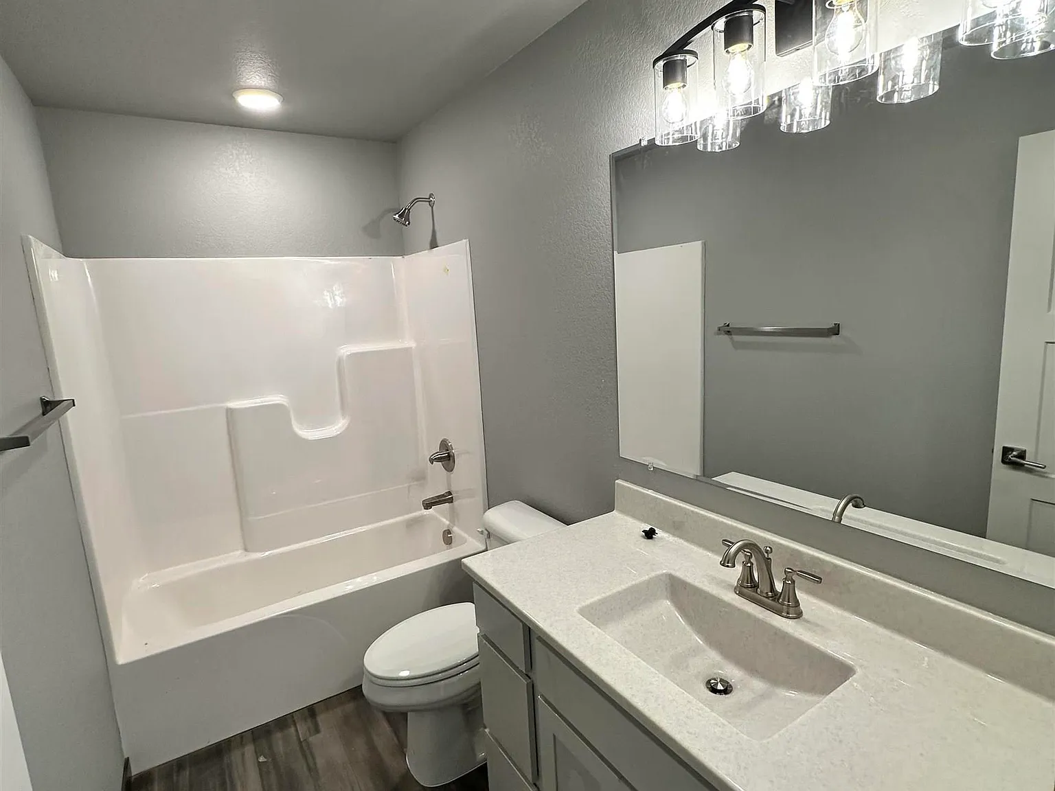 2 bed, 1692 sqft, $2,200 — Photo 4