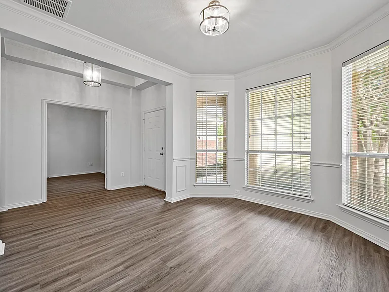 1711 Peregrine Dr — Photo 3