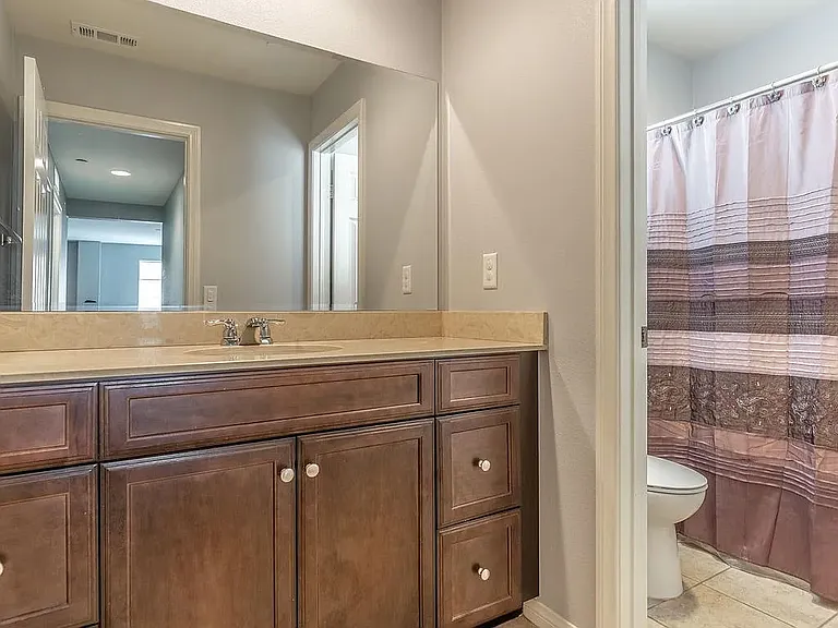 2809 Goldenrain St — Photo 4