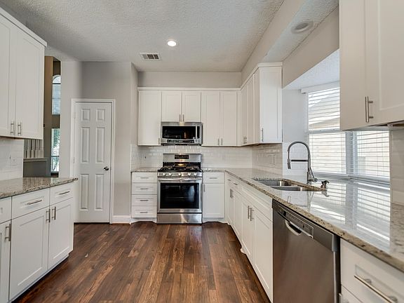 5th image of 426 Saint Andrews Dr