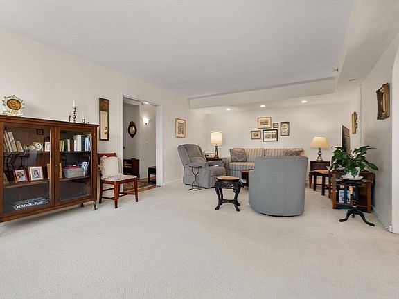 5th image of 250 Hammond Pond Pkwy APT 614S