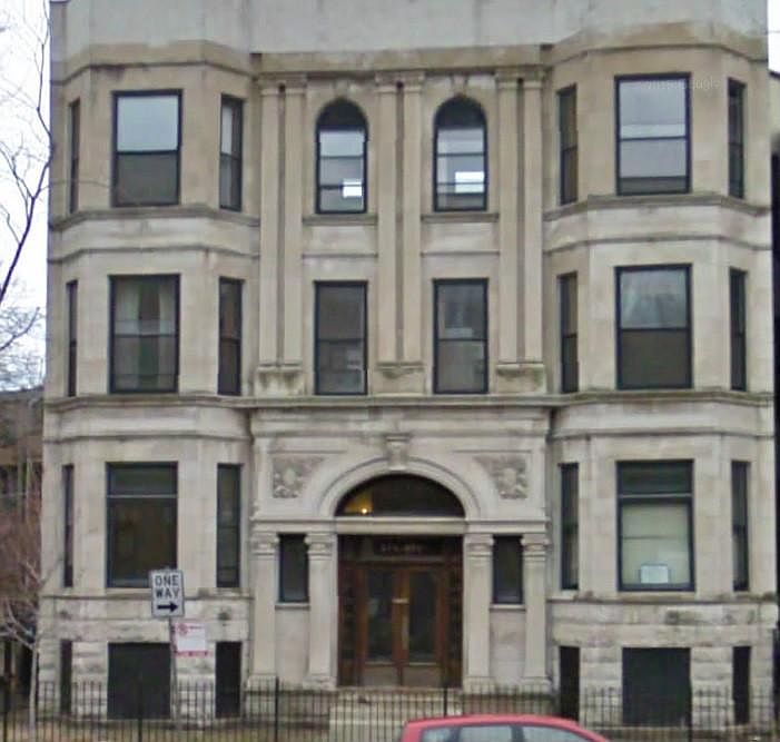 2nd image of 677 W Roscoe St