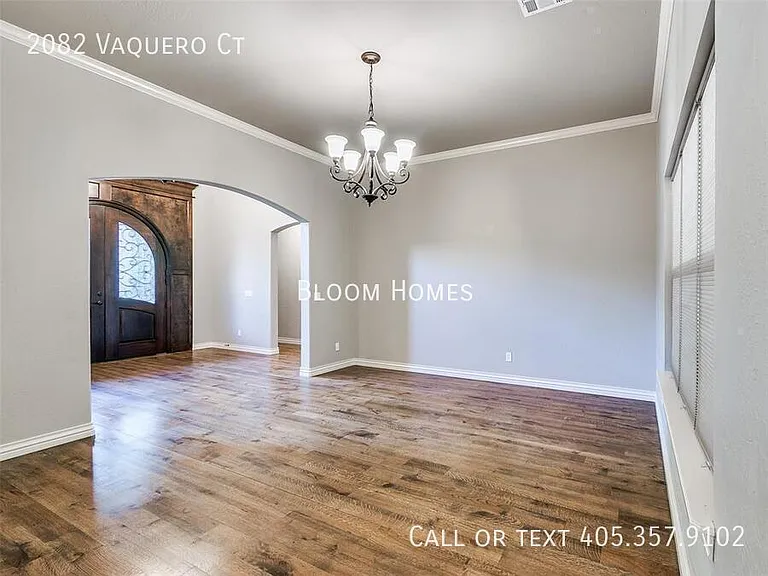 2082 Vaquero Ct — Photo 2