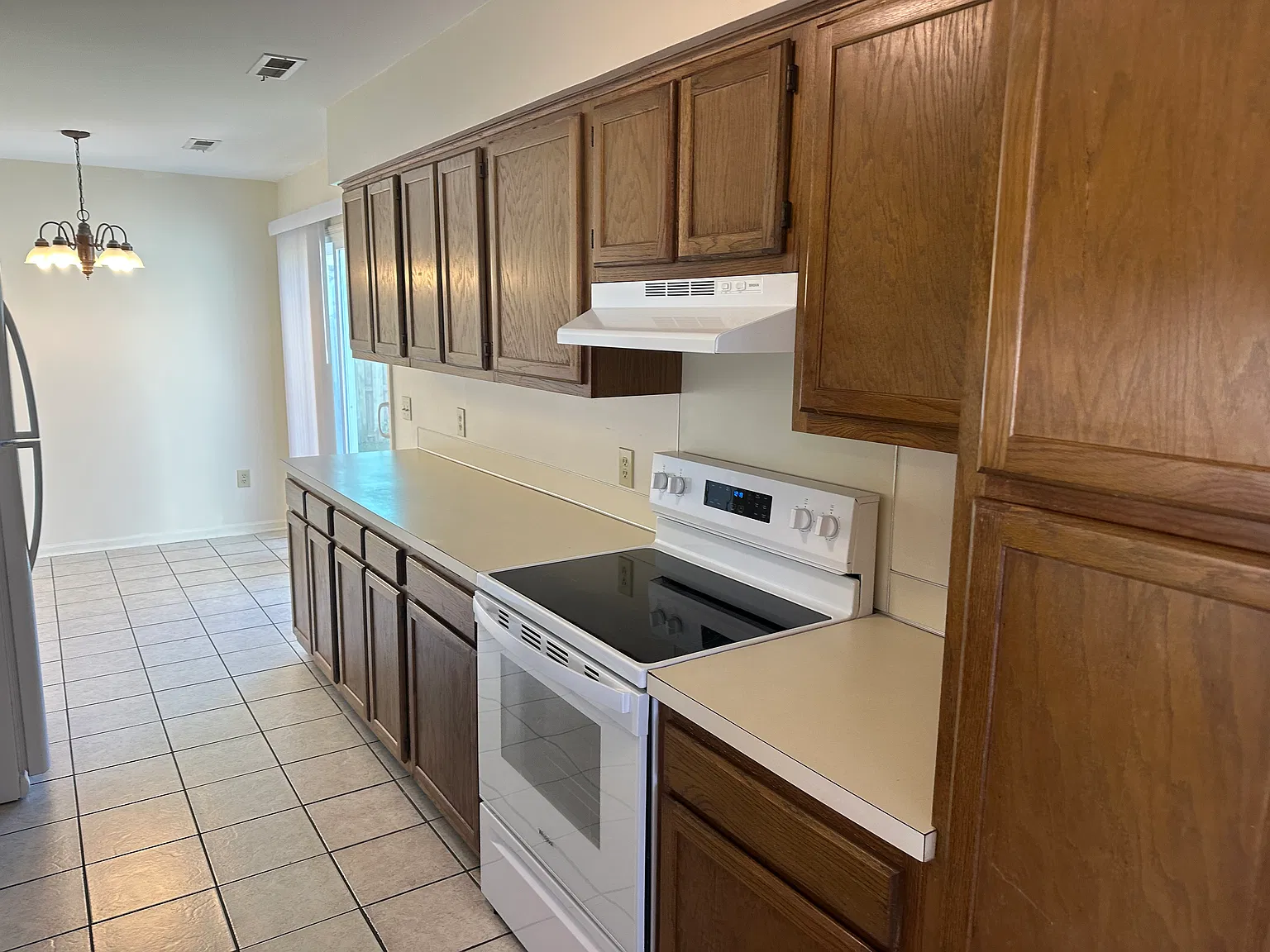 3 bed, 1142 sqft, $1,995 — Photo 4