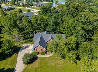 5259 Shingle Oak Ln, Smithton, IL 62285