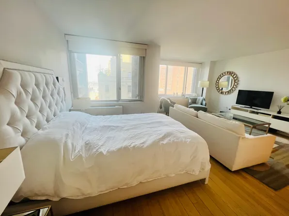 322 W 57th St, New York, NY