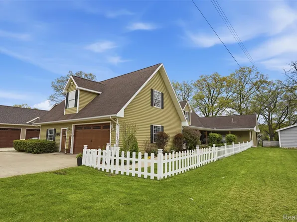 16263 S Seymour Rd, Linden, MI 48451