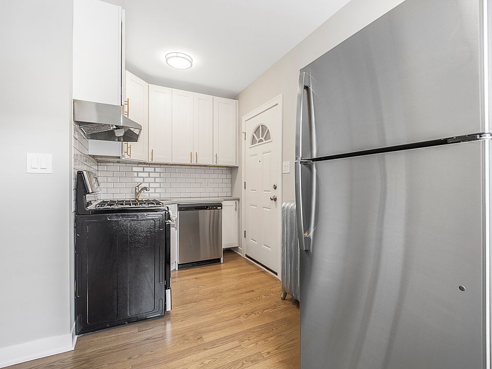 1st image of 516 W Cornelia Ave APT 318